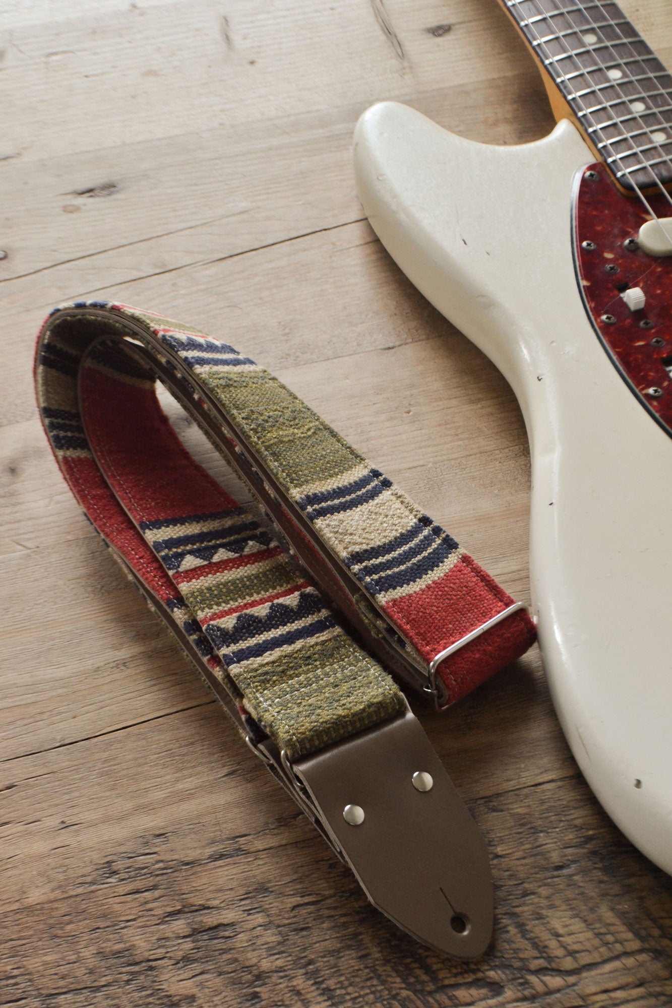 vintage design red guitar strap
